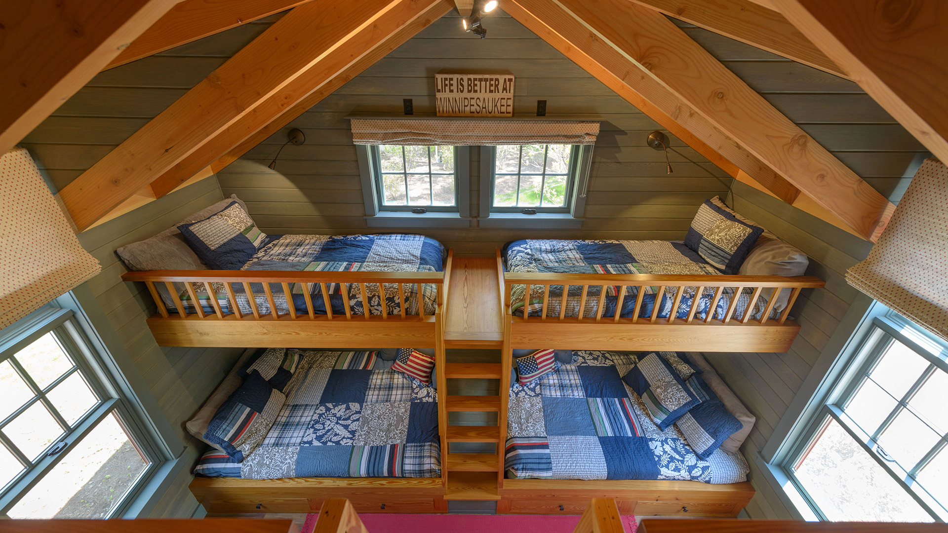 Alton New Hampshire Guest House bunk room